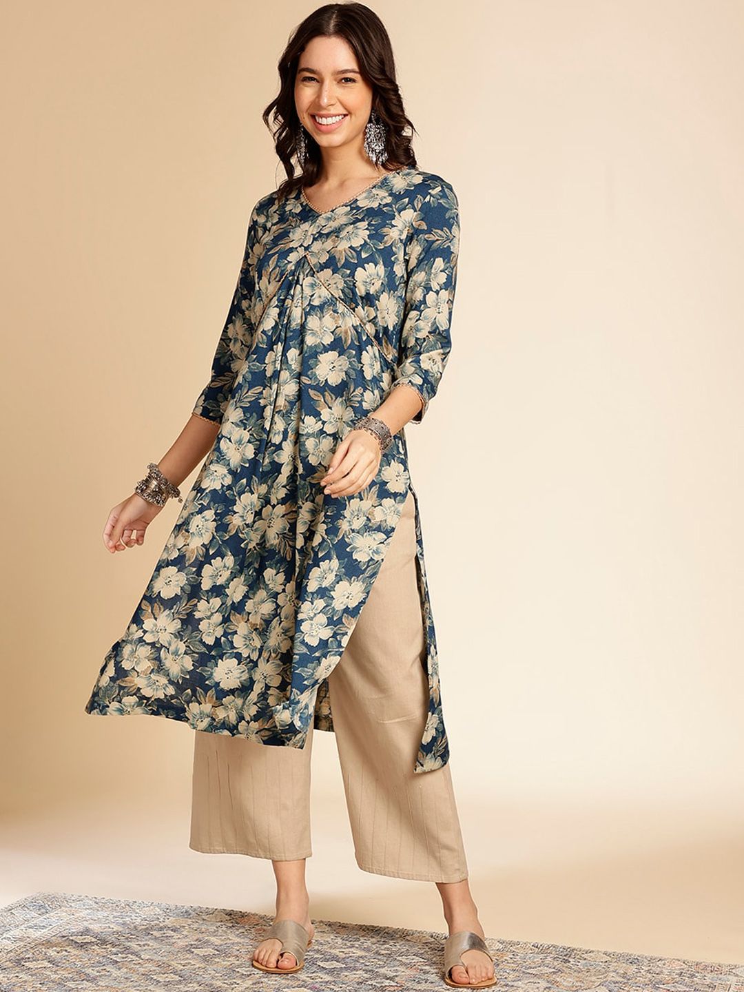 Navy Blue & White Floral Printed V-Neck Gotta Patti Straight Kurta