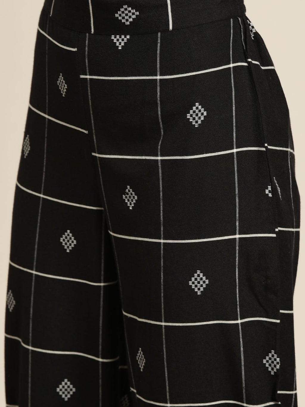 Dhimhi Women's Black & White Embroidered Regular Thread Work Kurta with Salwar