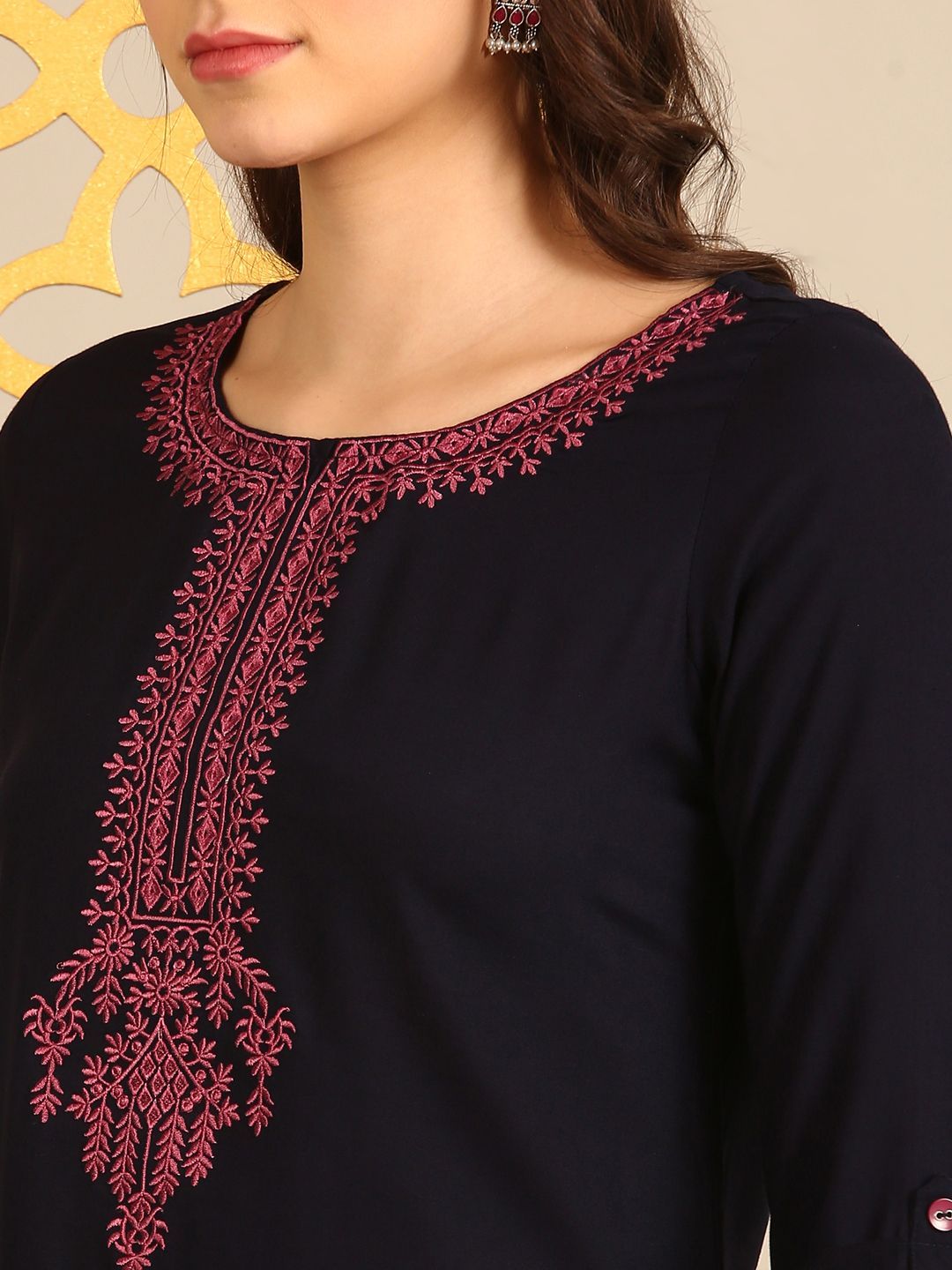 Floral Yoke Design Round Neck Thread Work Straight Kurta