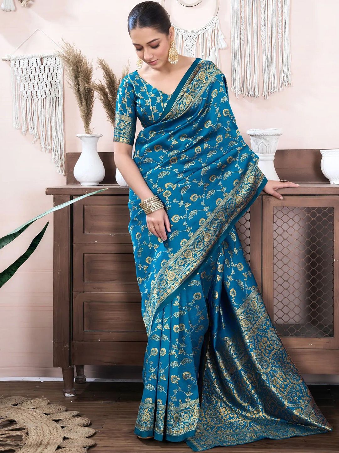 Dhimhi Women's Zari Art Silk Kanjeevaram Saree