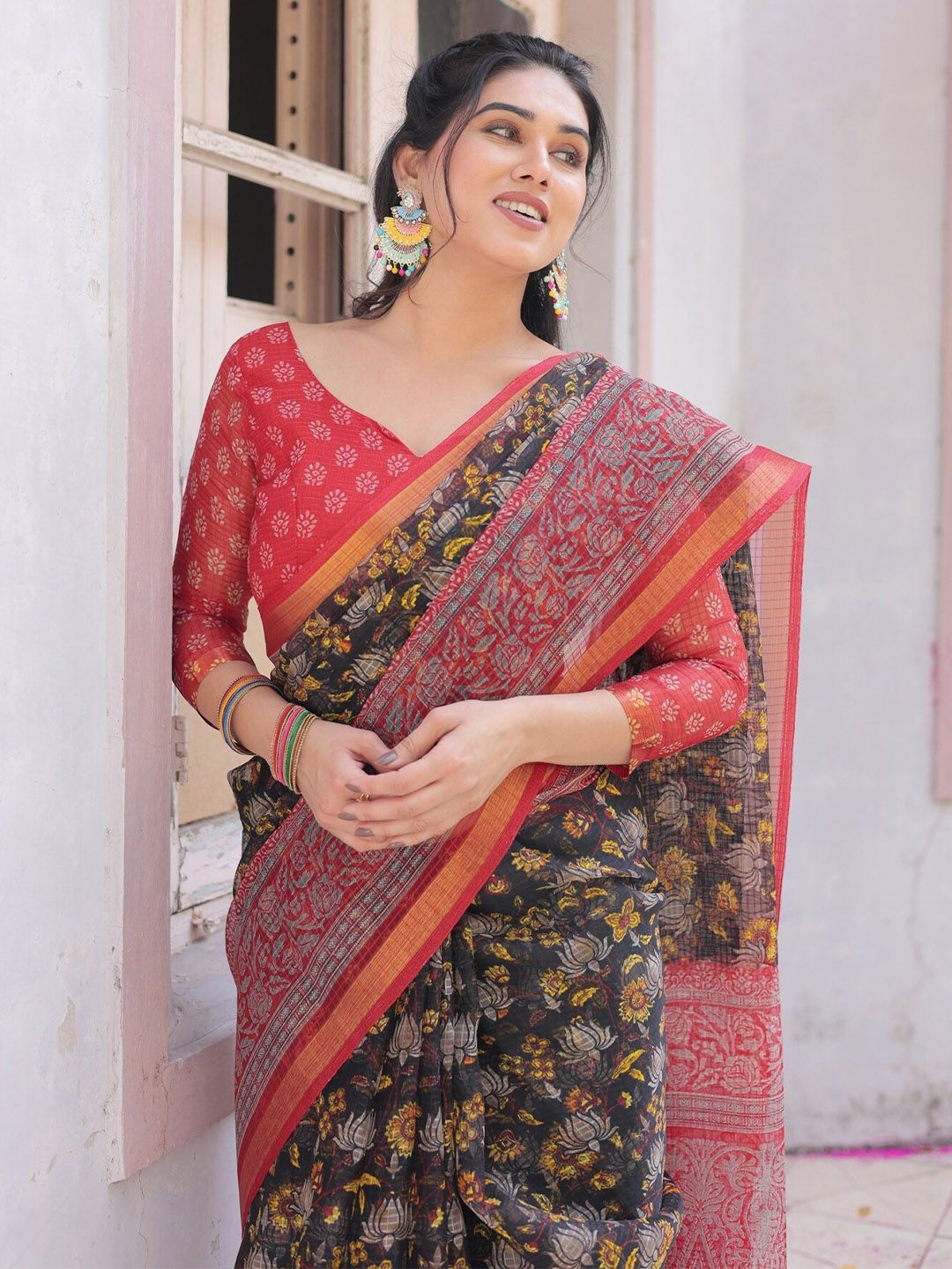 Dhimhi Women's Floral Saree With Blouse Piece