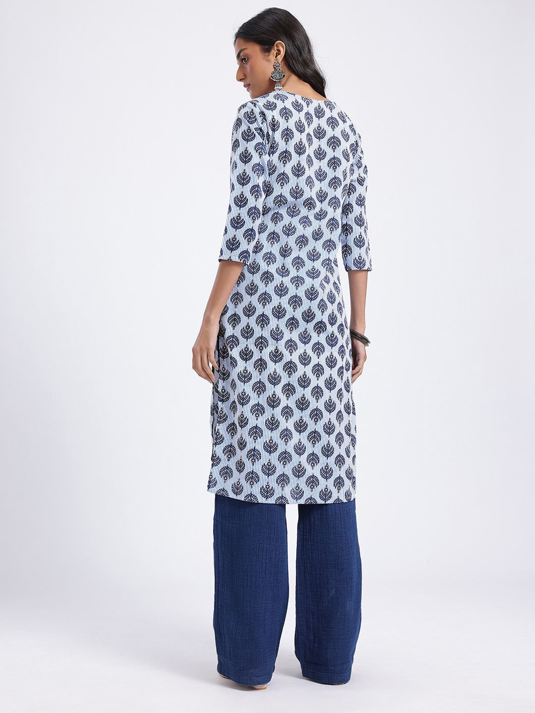 Ethnic Motifs Printed V-Neck Straight Kurta