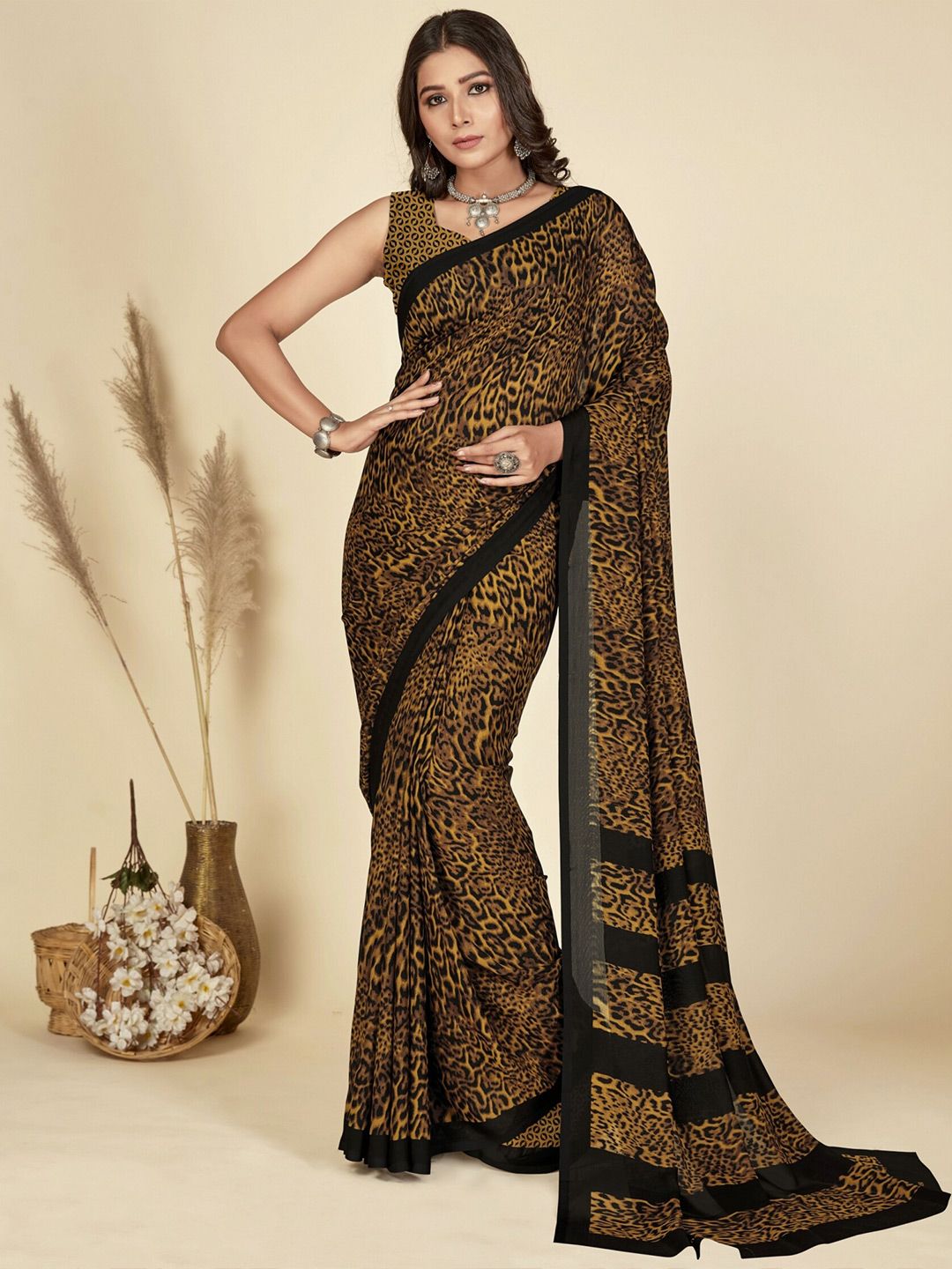 Dhimhi Women's Animal Printed Saree