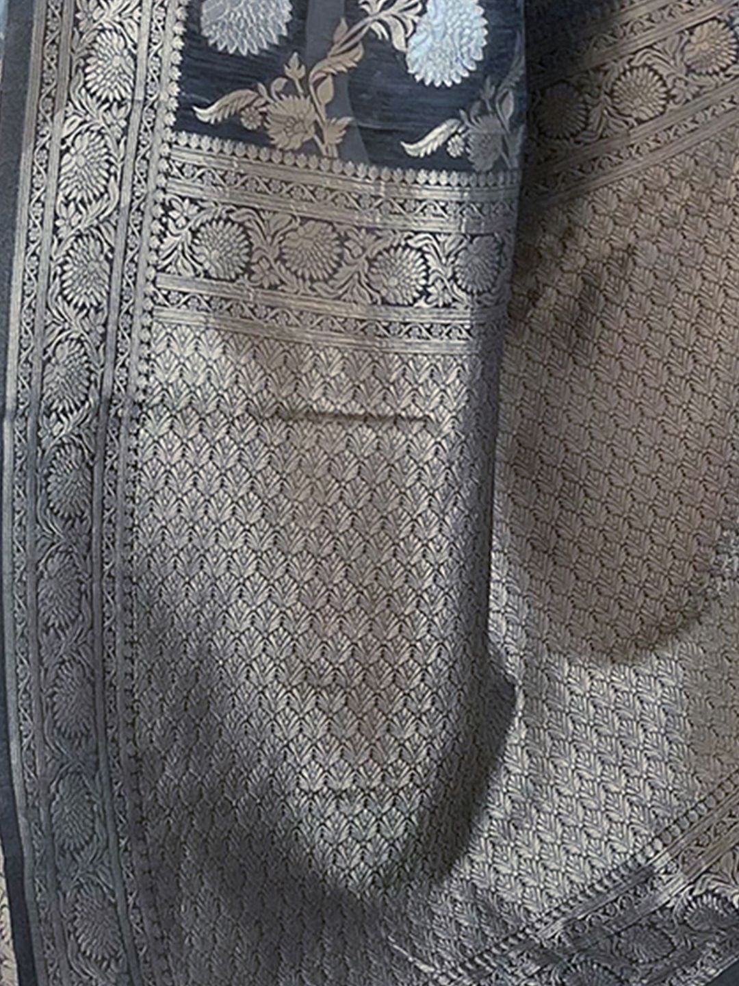 Dhimhi Women's Floral Zari Silk Blend Designer Banarasi Saree