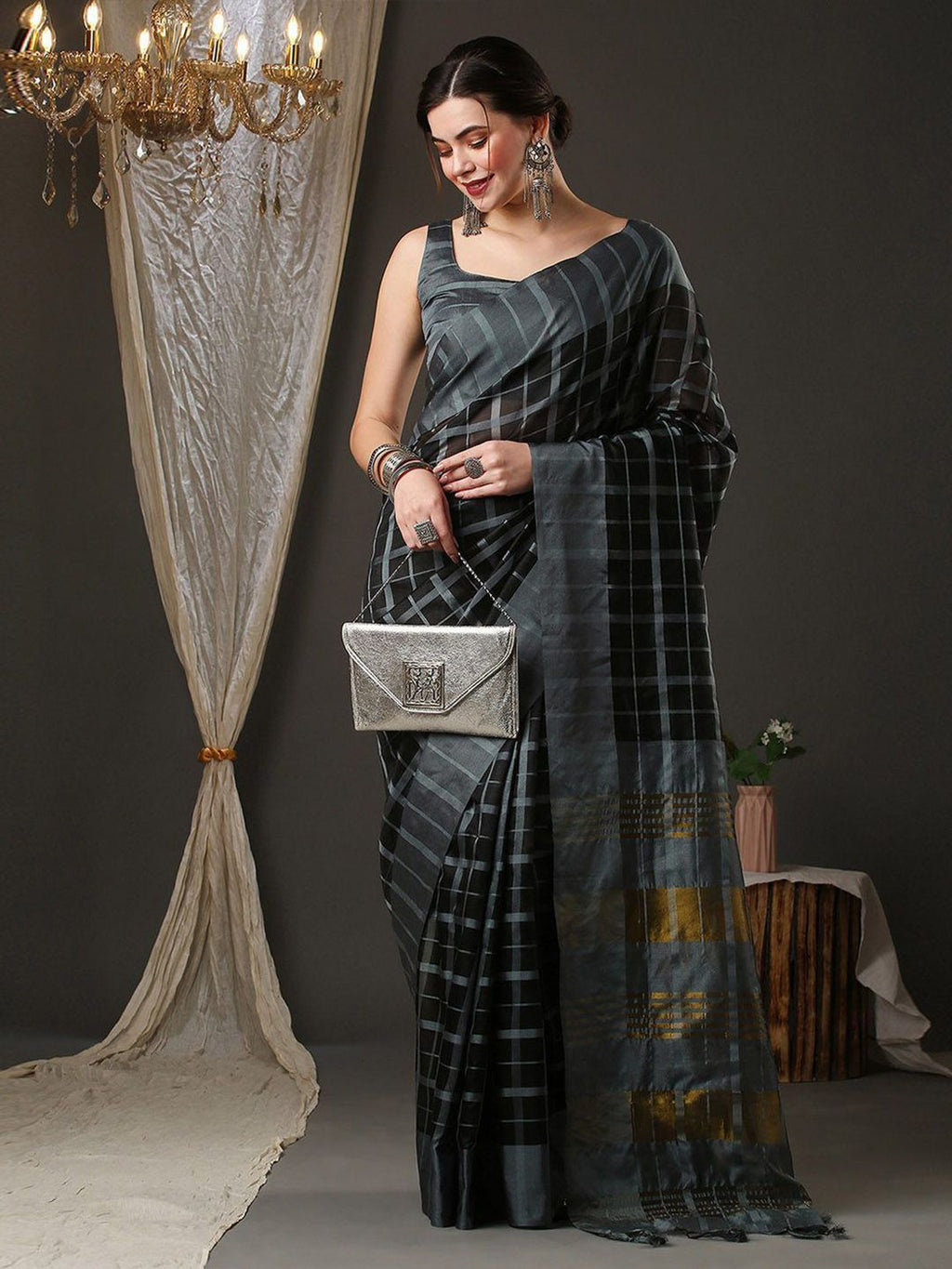 Dhimhi Women's Woven Design Checked Zari Saree