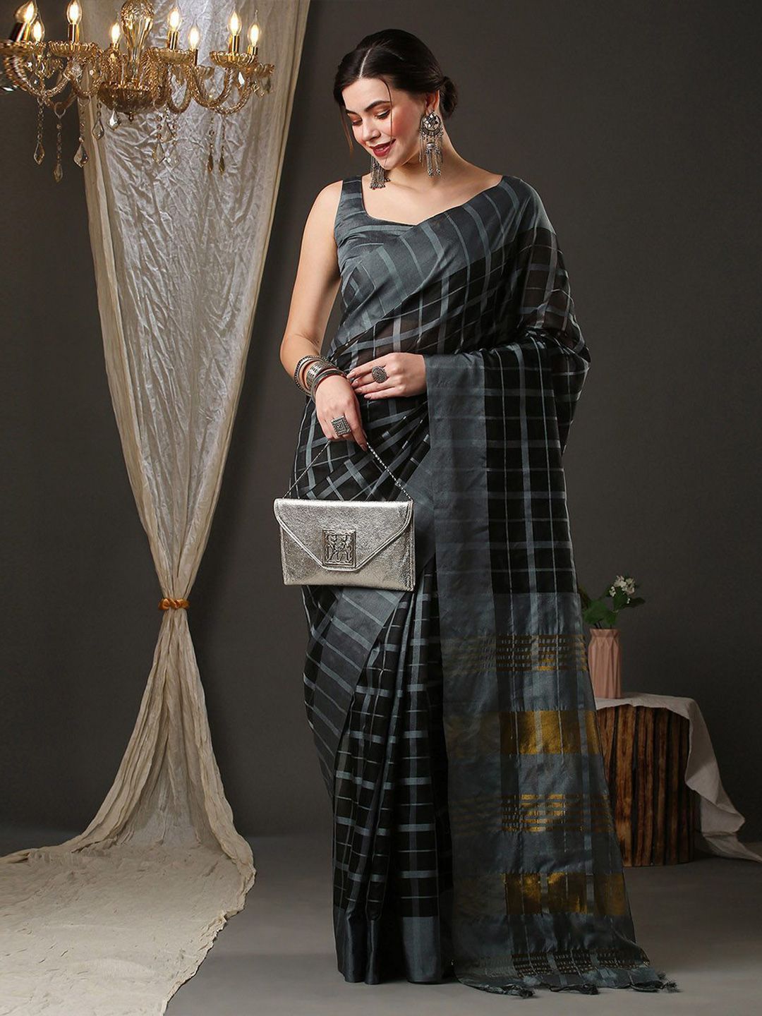 Dhimhi Women's Woven Design Checked Zari Saree