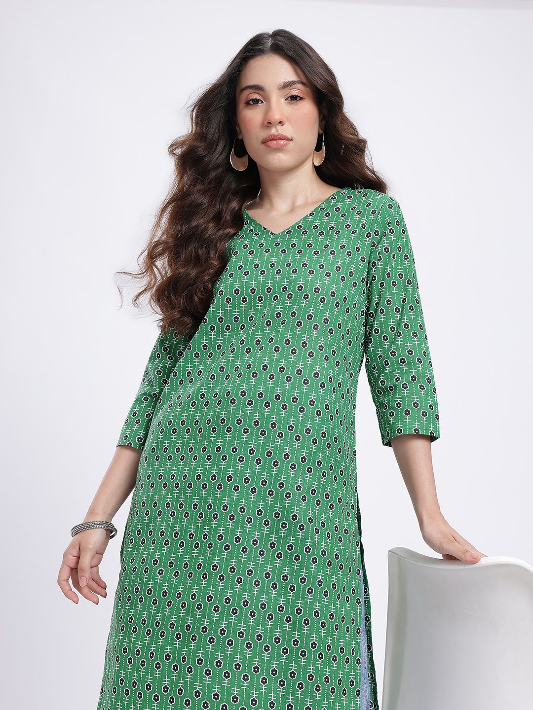 Floral Printed V-Neck Straight Kurta
