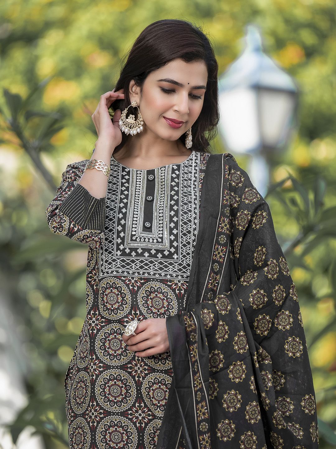 Dhimhi Women's Ethnic Motifs Printed Pure Cotton Kurta with Trousers & With Dupatta