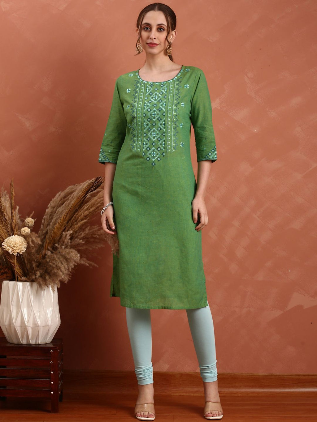 Women Ethnic Motifs Yoke Design Thread Work Pure Cotton Straight Kurta