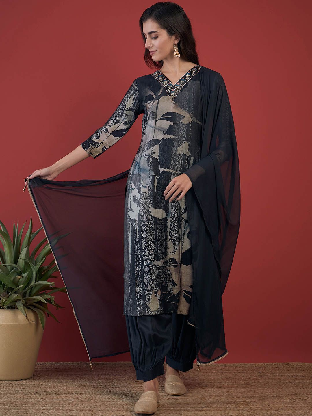Dhimhi Women Abstract Printed Chanderi Silk Kurta With Salwar & Dupatta