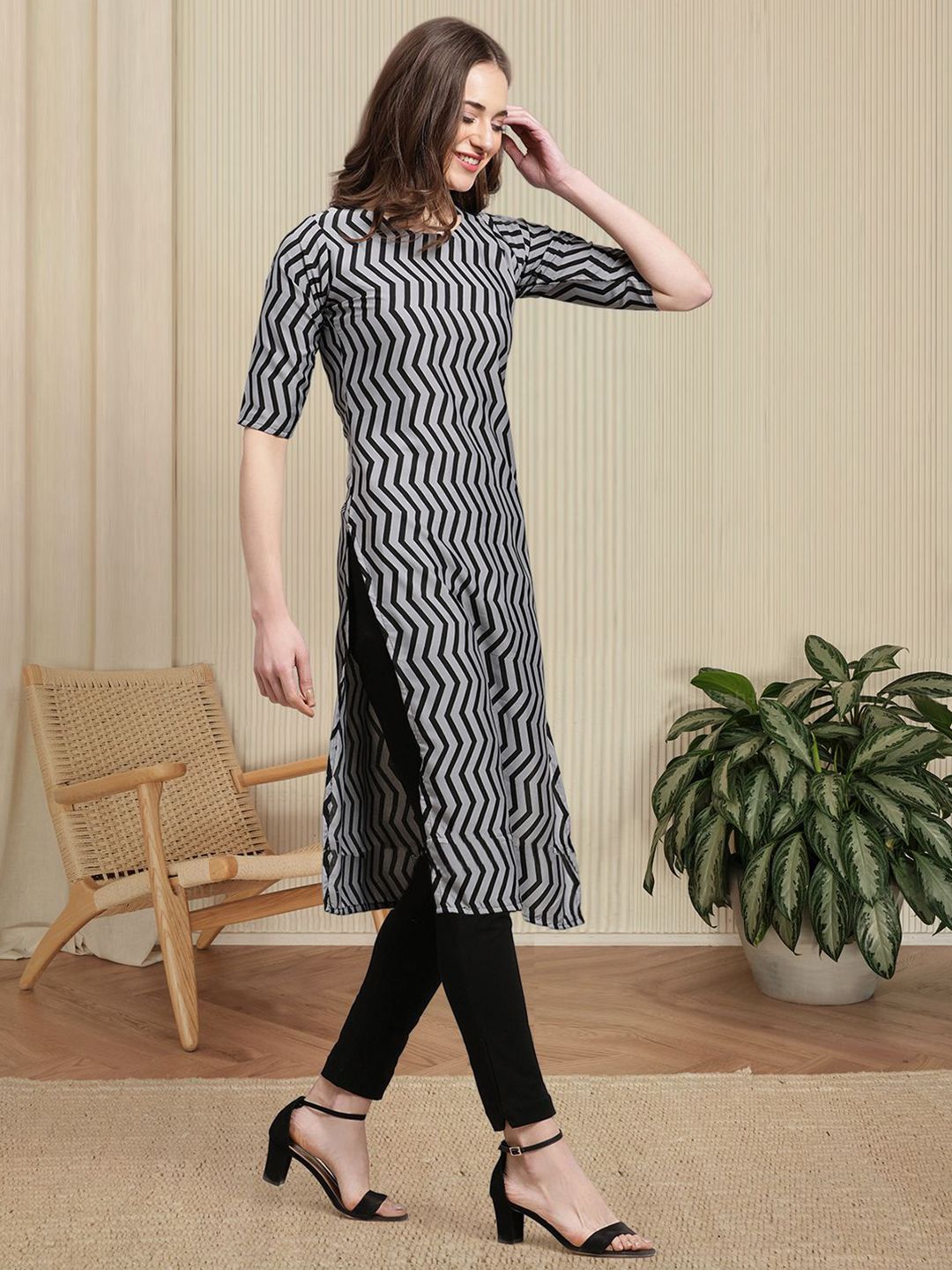 Women Ethnic Motifs Printed Crepe Kurta
