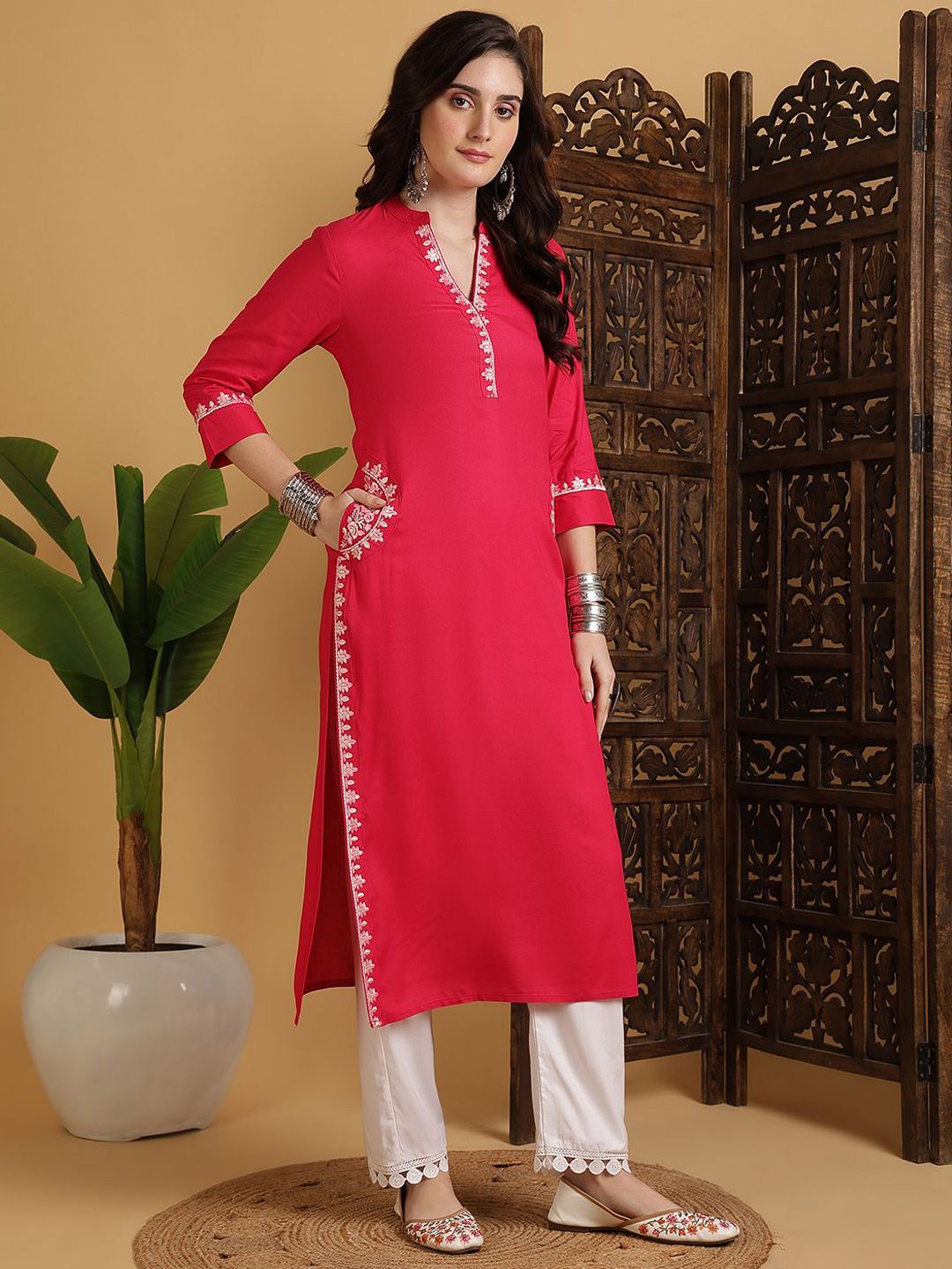 Women Ethnic Motifs Embroidered Daily Straight Kurta