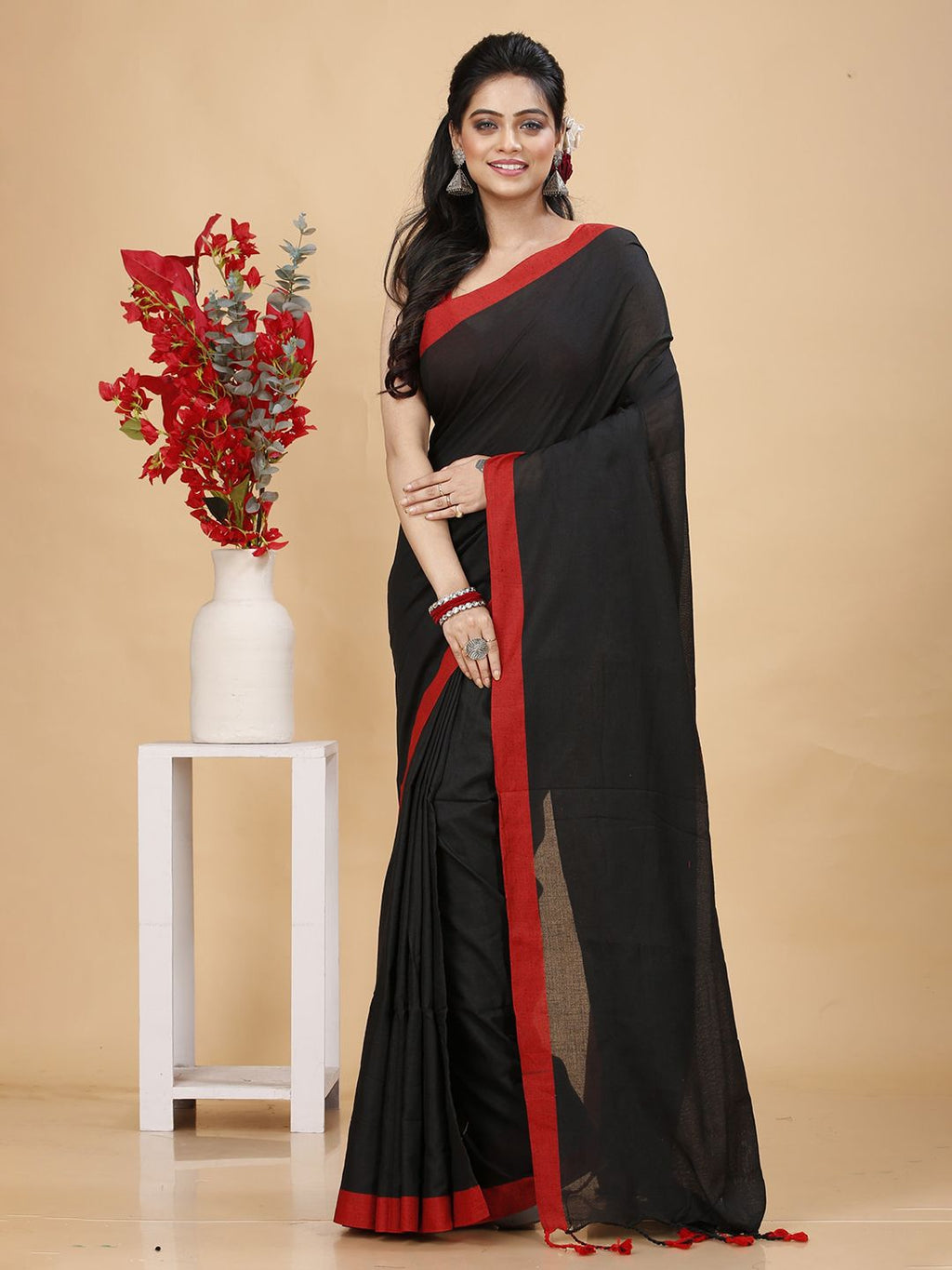 Dhimhi Women's Solid Taant Saree