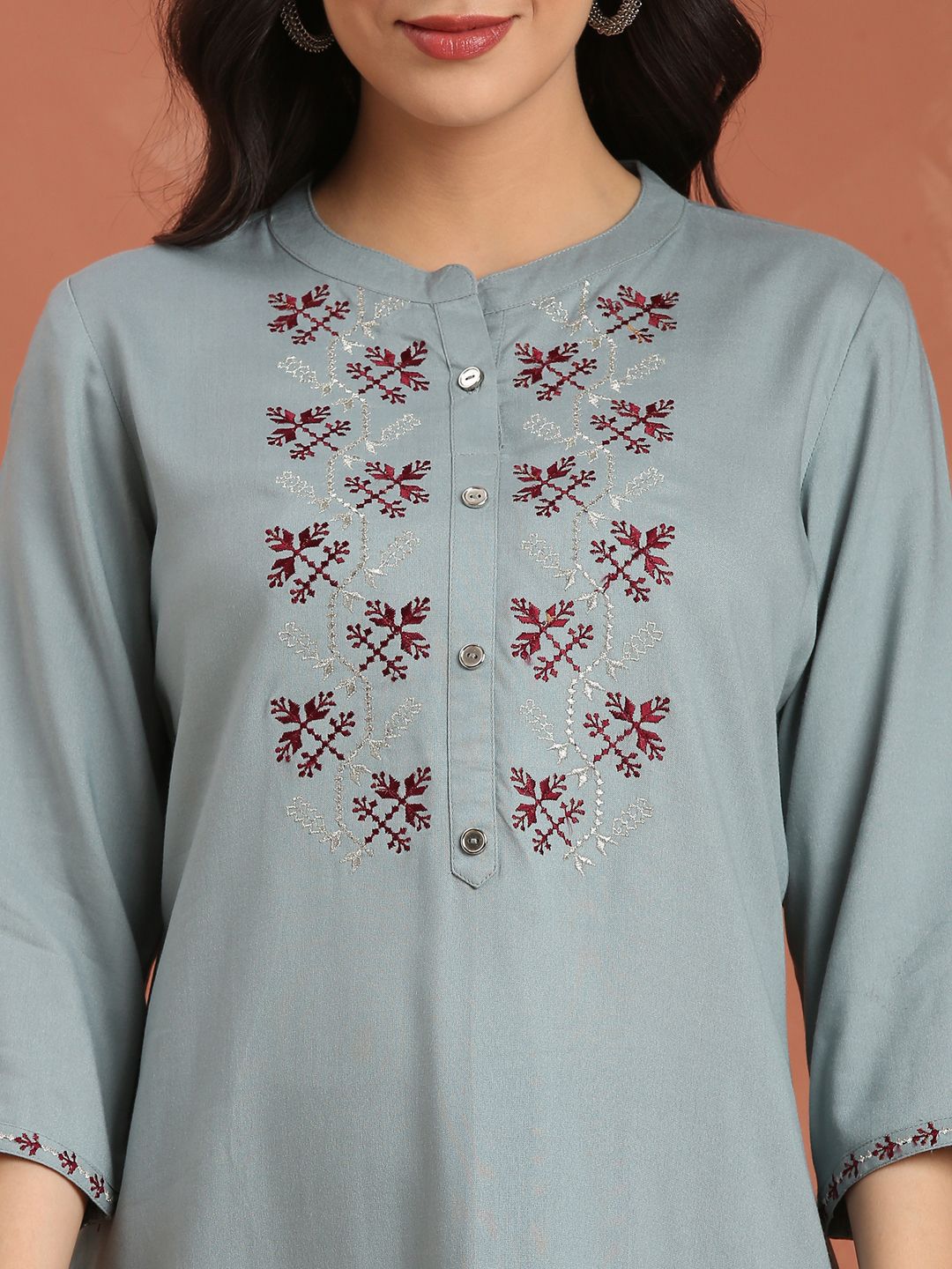 Women Floral Embroidered Straight Kurta