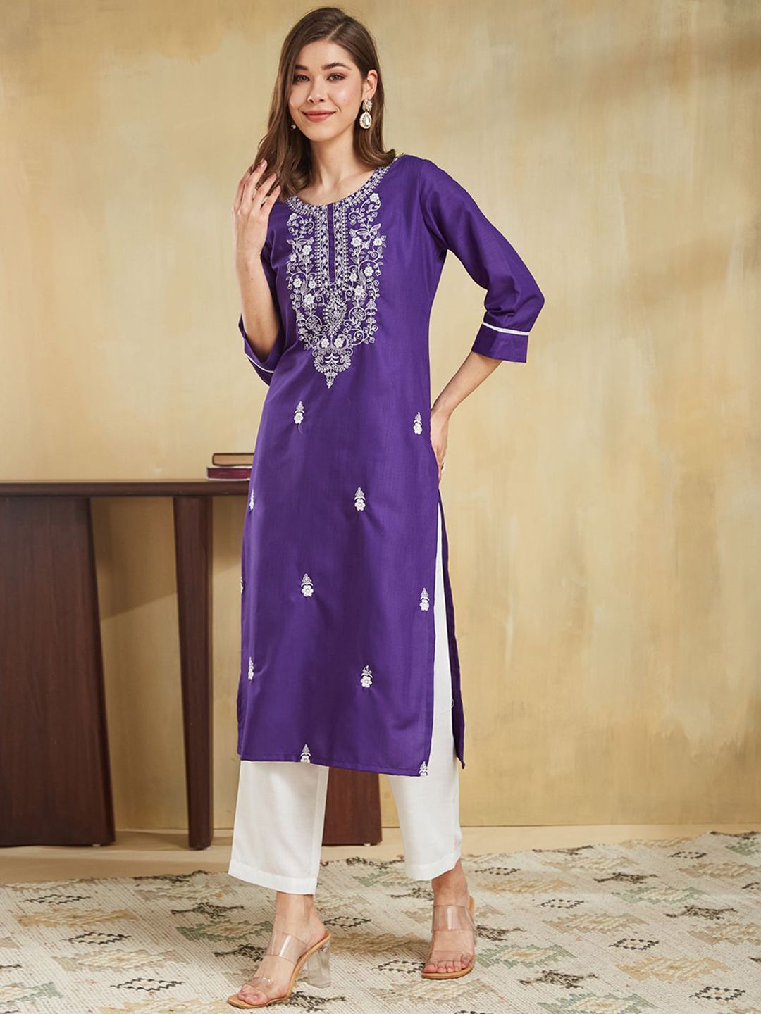 Floral Embroidered Round Neck Kurta