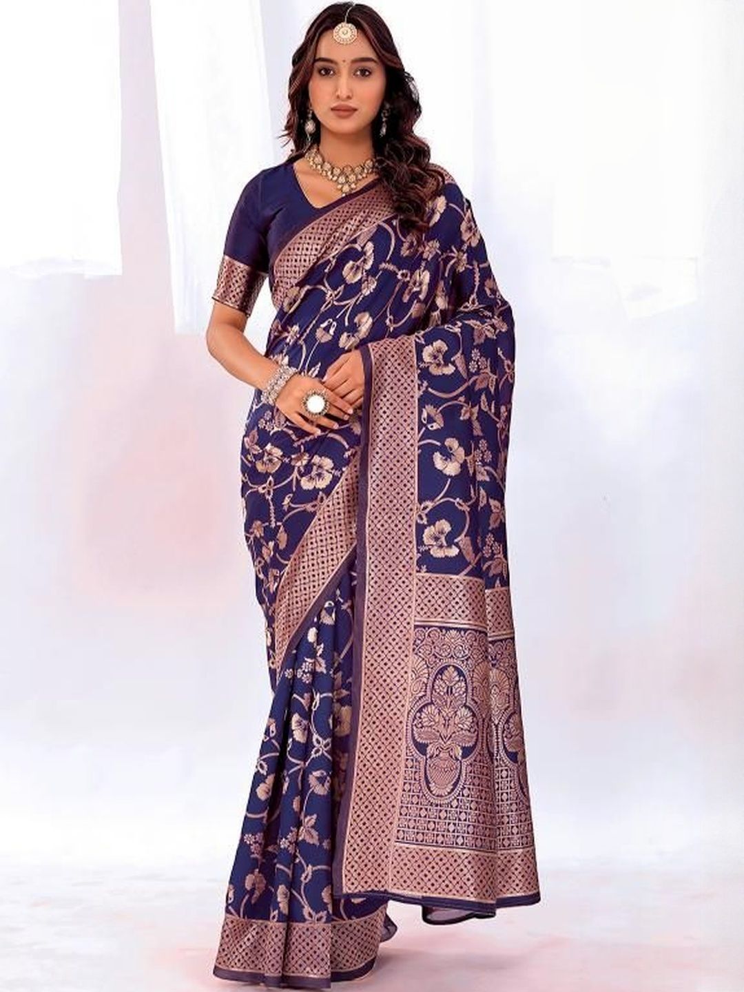 Dhimhi Women's Women Navy Blue Sarees