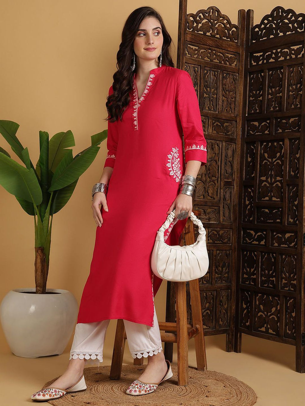 Women Ethnic Motifs Embroidered Daily Straight Kurta