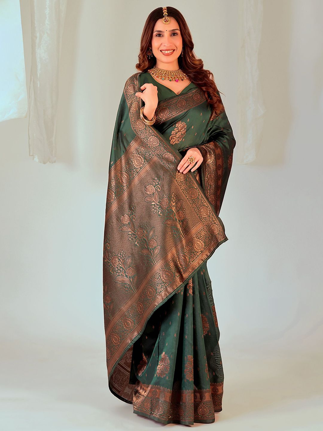 Dhimhi Women's Woven Design Zari Kanjeevaram Saree
