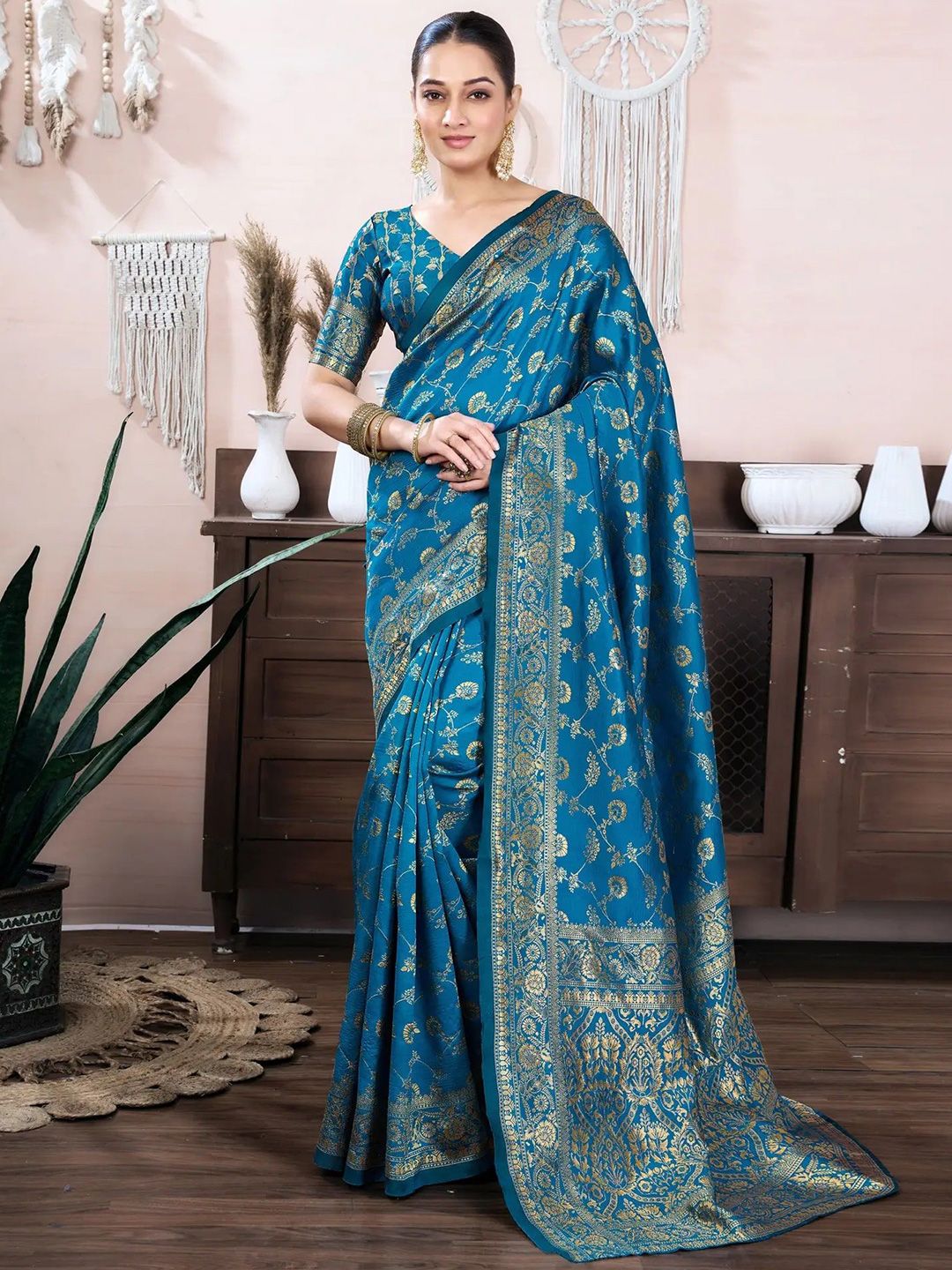 Dhimhi Women's Zari Art Silk Kanjeevaram Saree