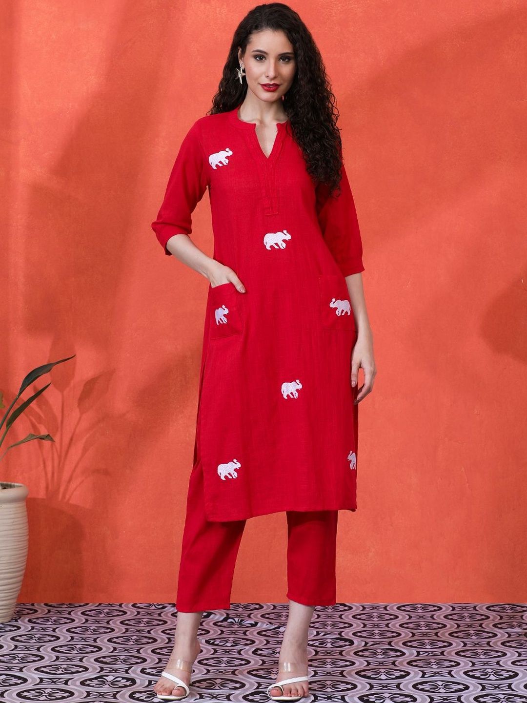 Women Embroidered Keyhole Neck Thread Work Kurta