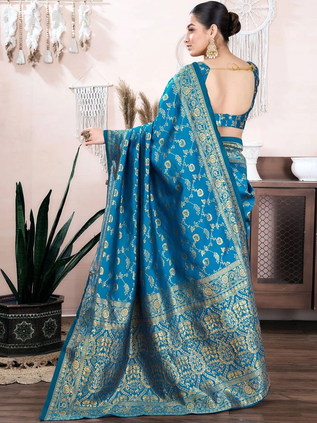 Dhimhi Women's Zari Art Silk Kanjeevaram Saree