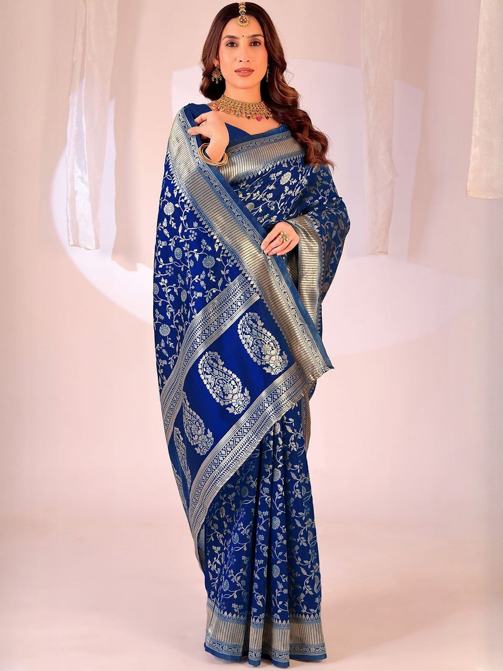Dhimhi Women's Navy Blue Silk Cotton Woven Design Sarees