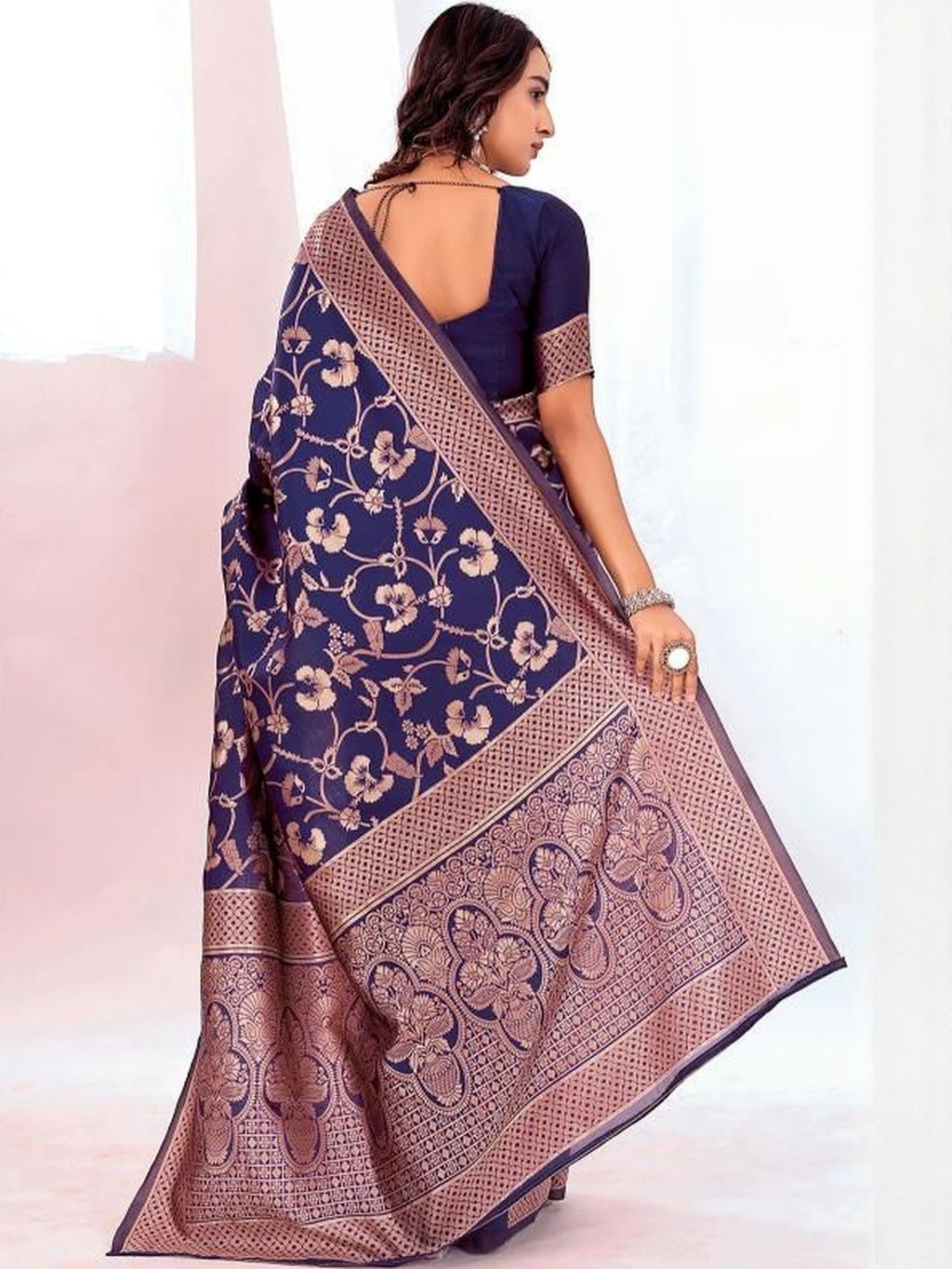 Dhimhi Women's Women Navy Blue Sarees