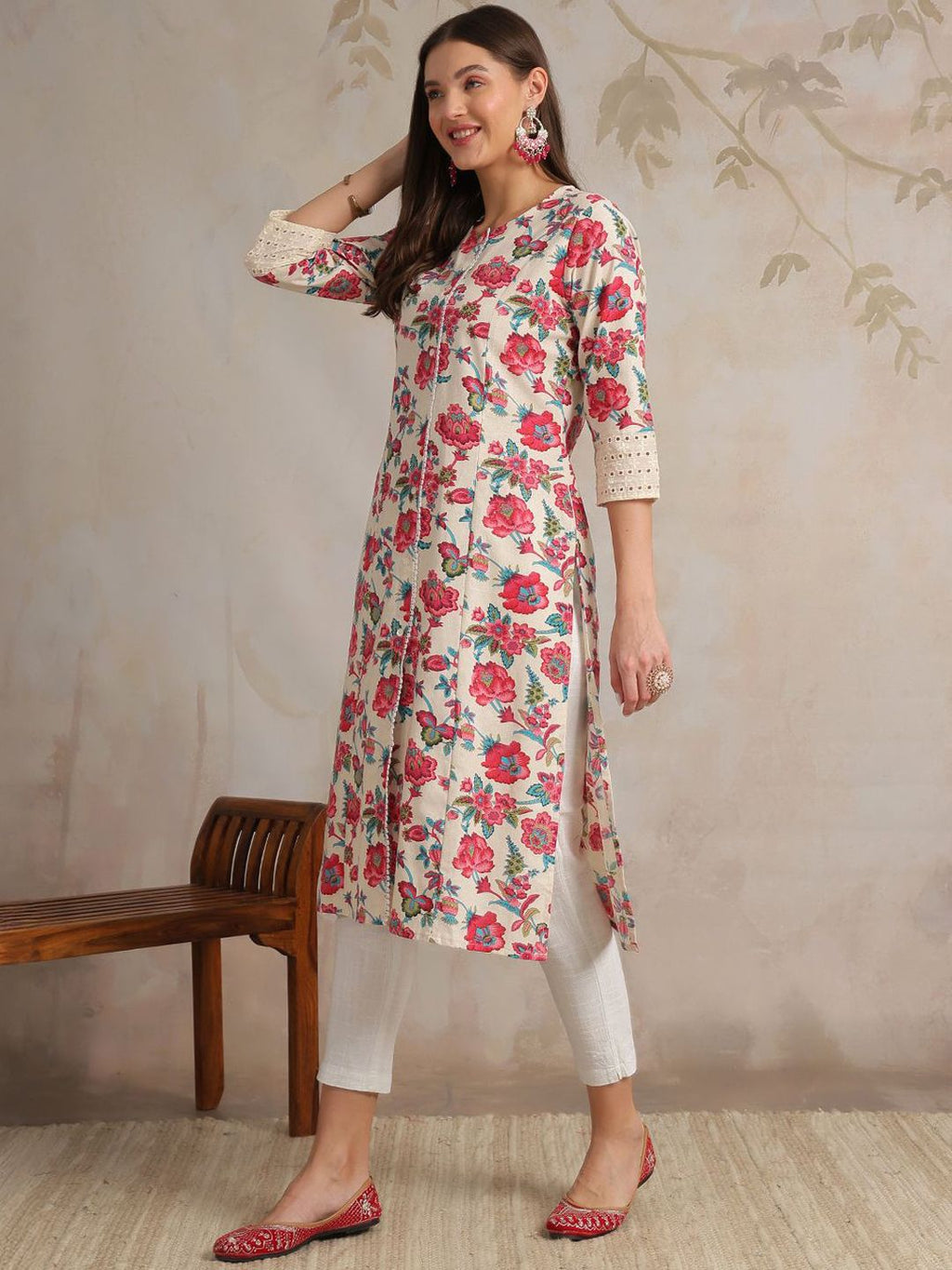 Women Floral Printed Thread Work Kurta