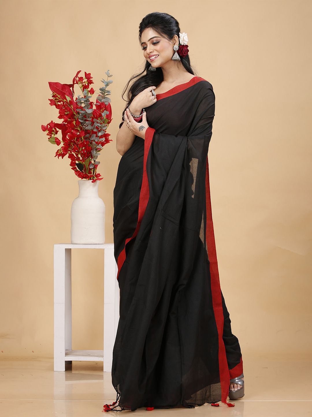 Dhimhi Women's Solid Taant Saree