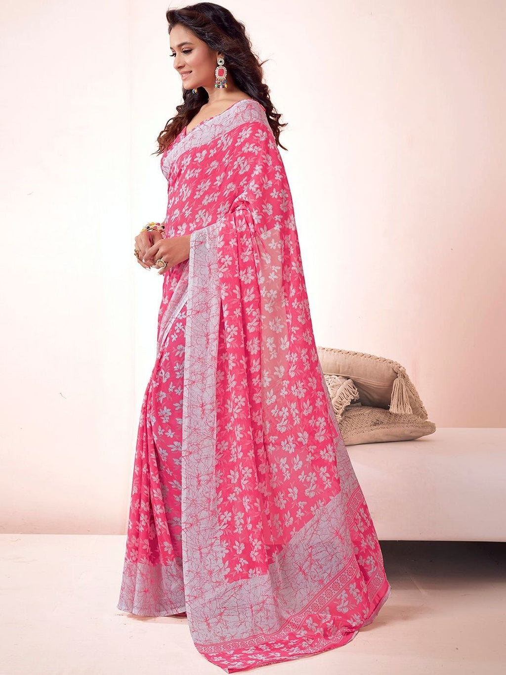 Dhimhi Women's Floral Poly Georgette Saree