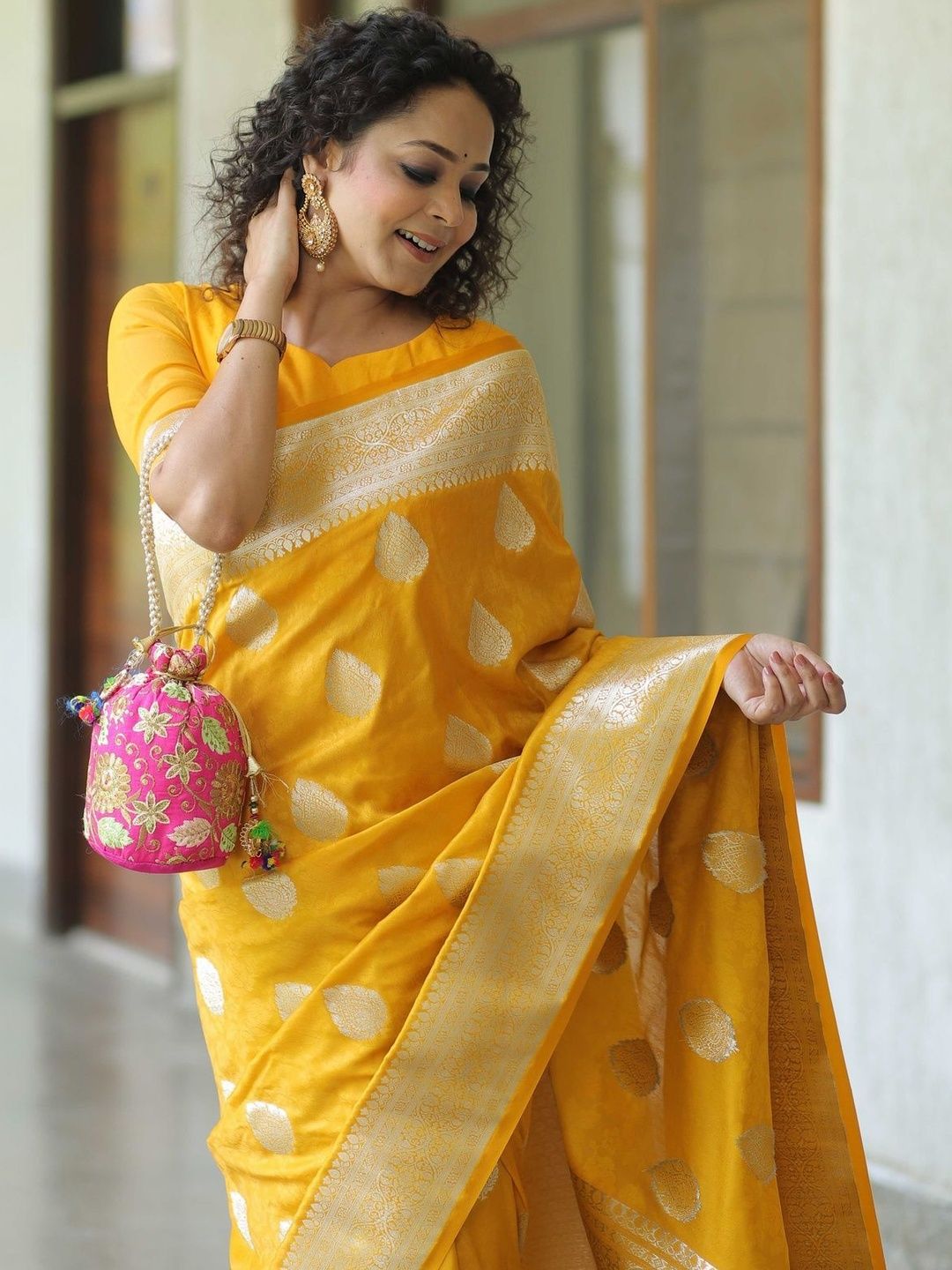 Dhimhi Women's Woven Design Zari Art Silk Kanjeevaram Saree