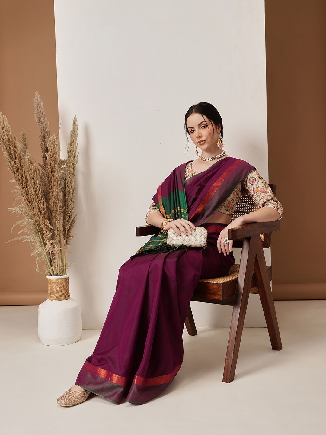 Dhimhi Women's Zari Banarasi Saree