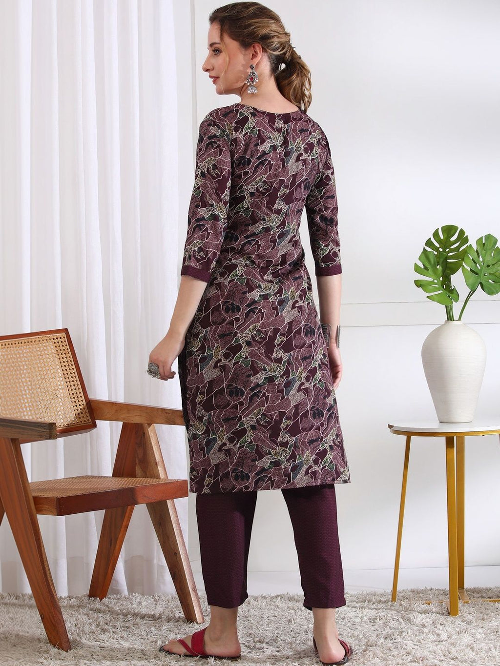 Dhimhi women's ethnic motifs printed kurta set with matching trousers, featuring traditional design and vibrant patterns.