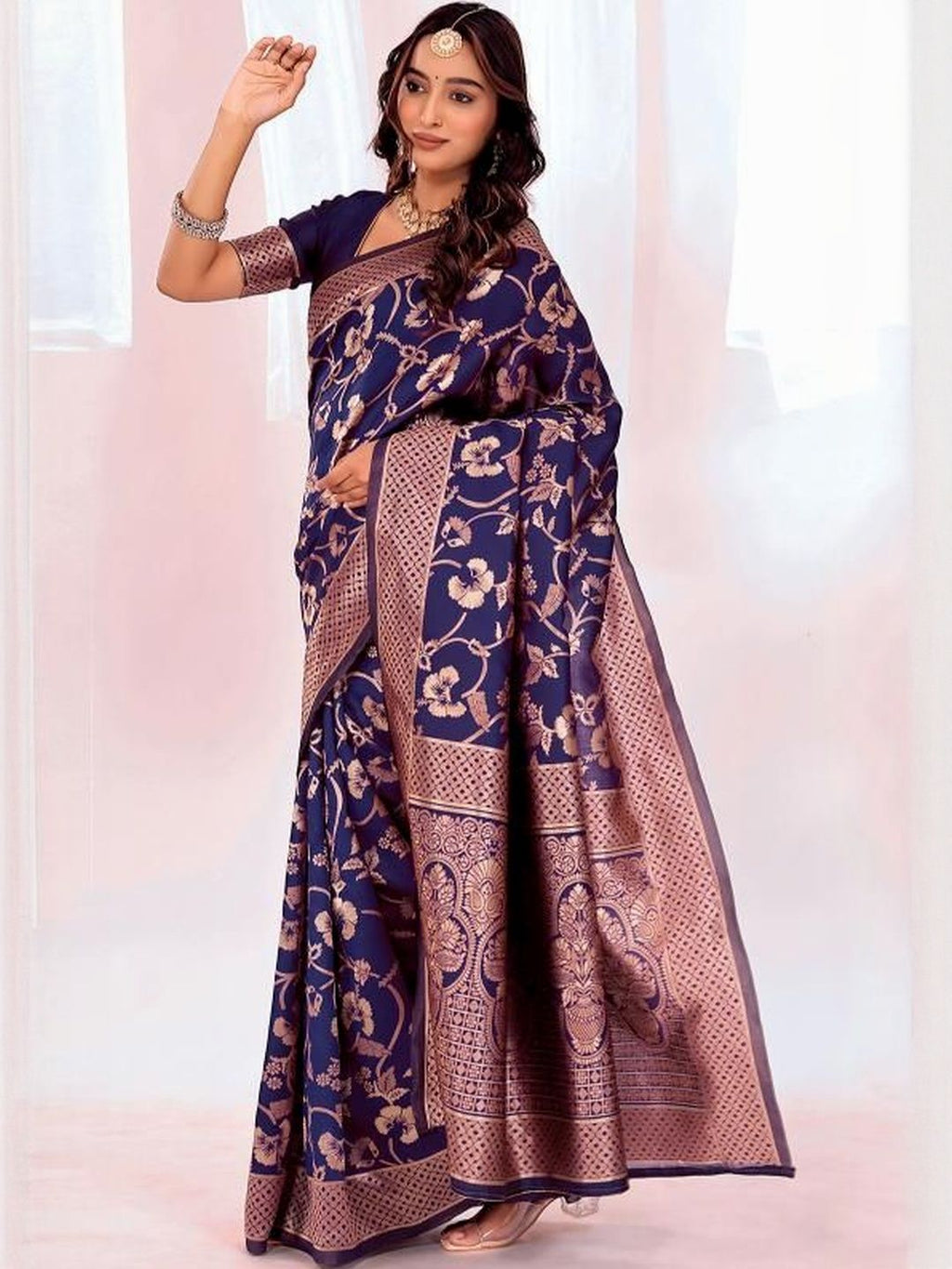 Dhimhi Women's Women Navy Blue Sarees