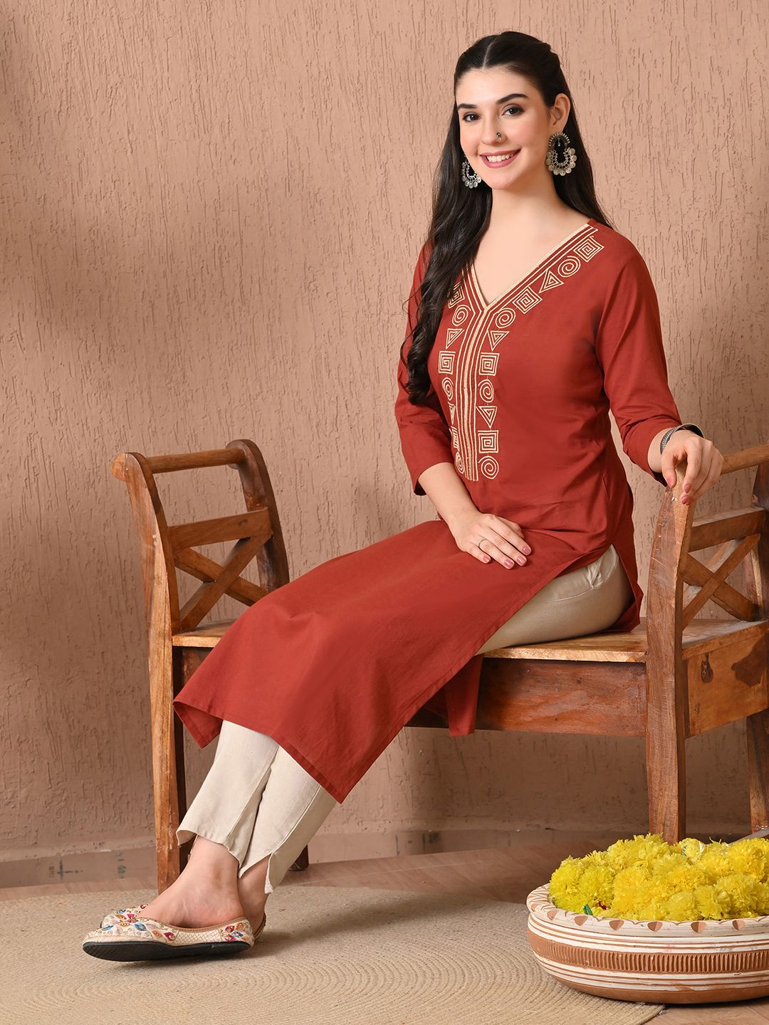 Dhimhi Women's Geometric Embroidered Thread Work V-Neck Pure Cotton Kurta