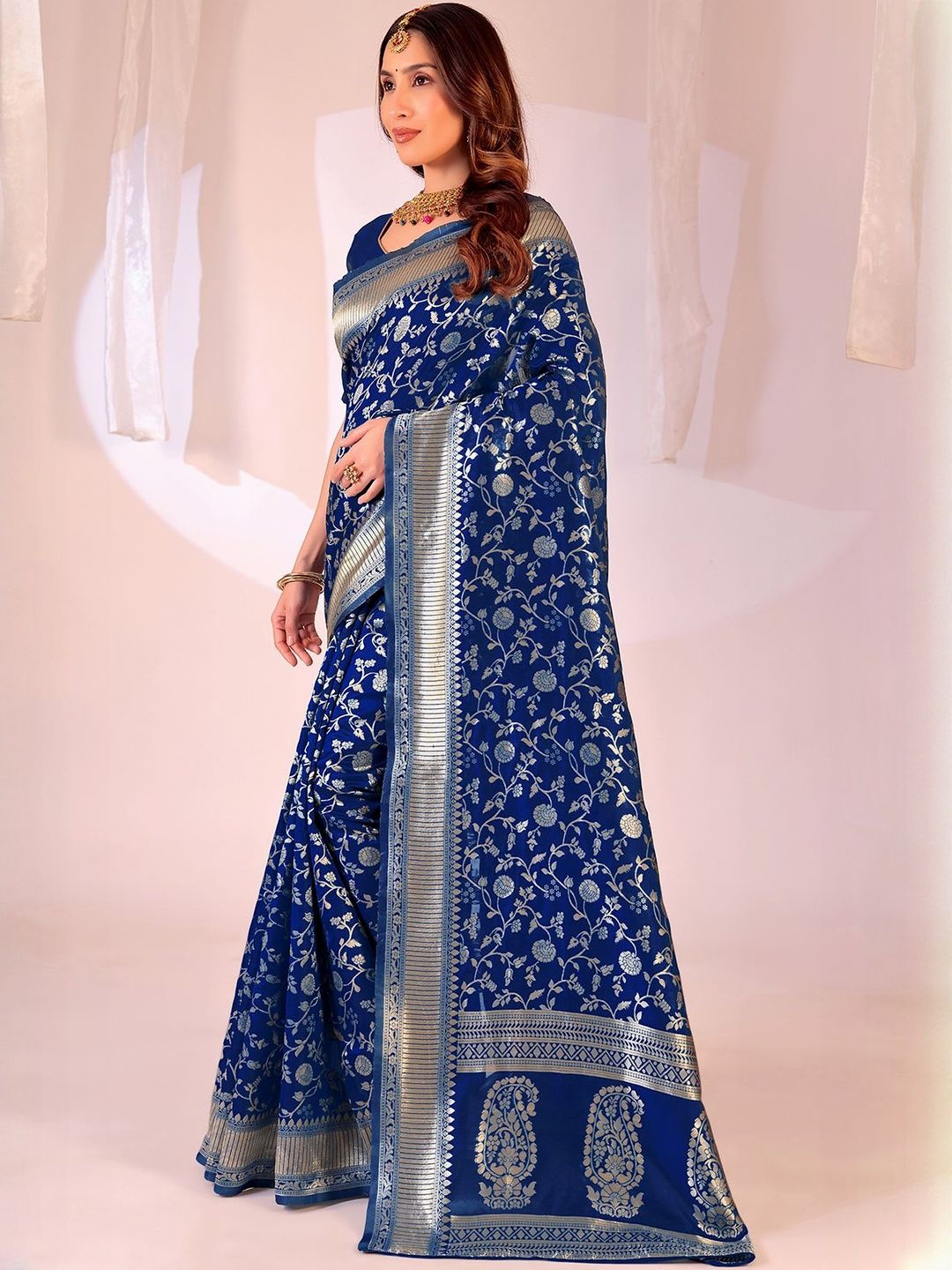 Dhimhi Women's Navy Blue Silk Cotton Woven Design Sarees
