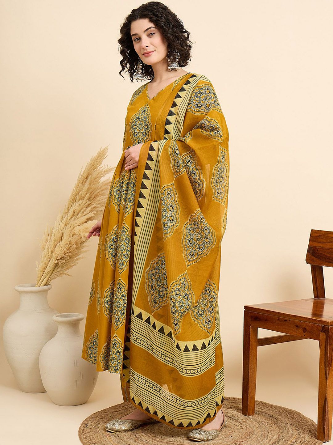 Dhimhi Women's Floral Printed Regular Kurta with Trousers & With Dupatta