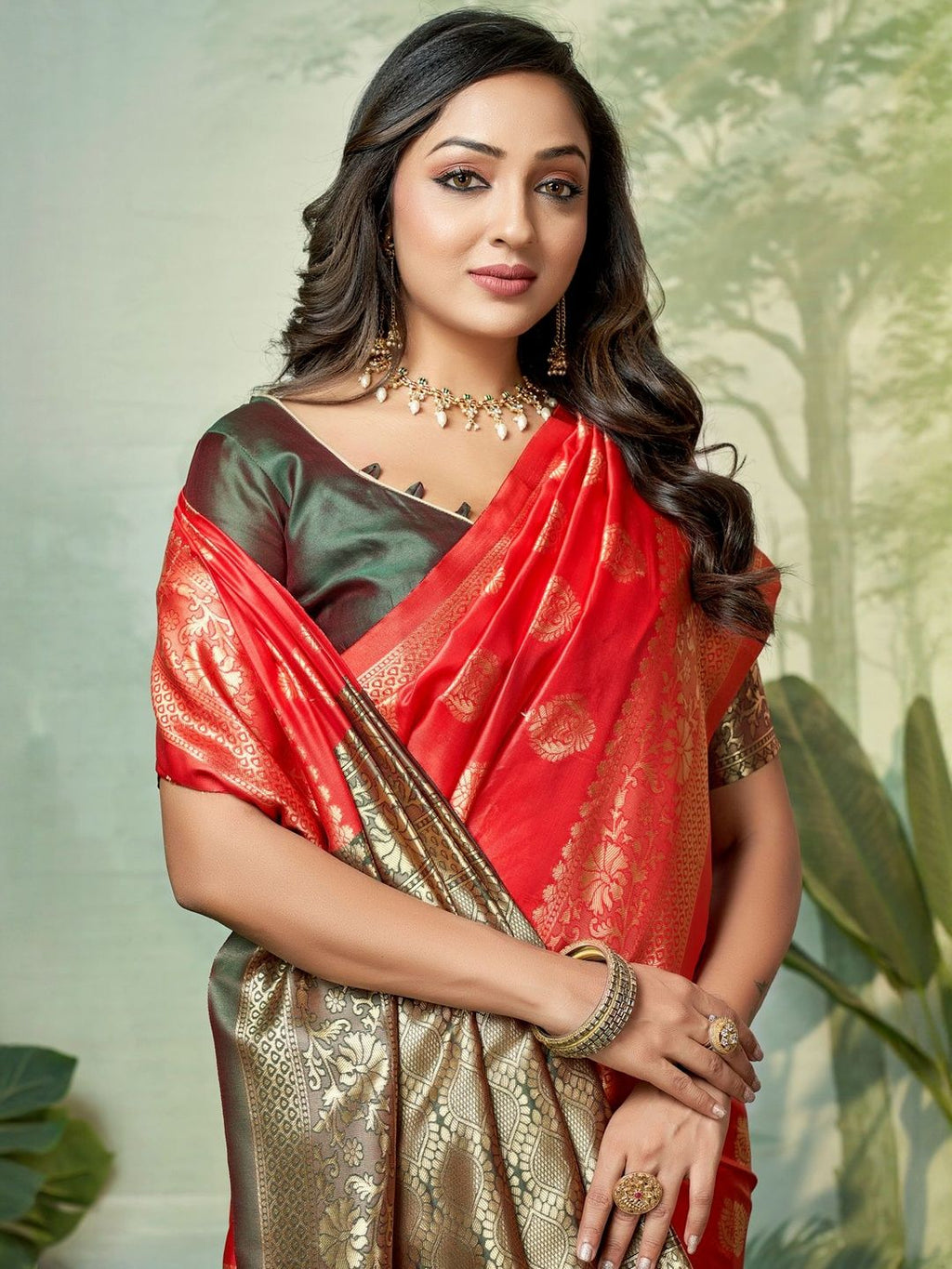 Dhimhi Women's Woven Design Zari Banarasi Saree