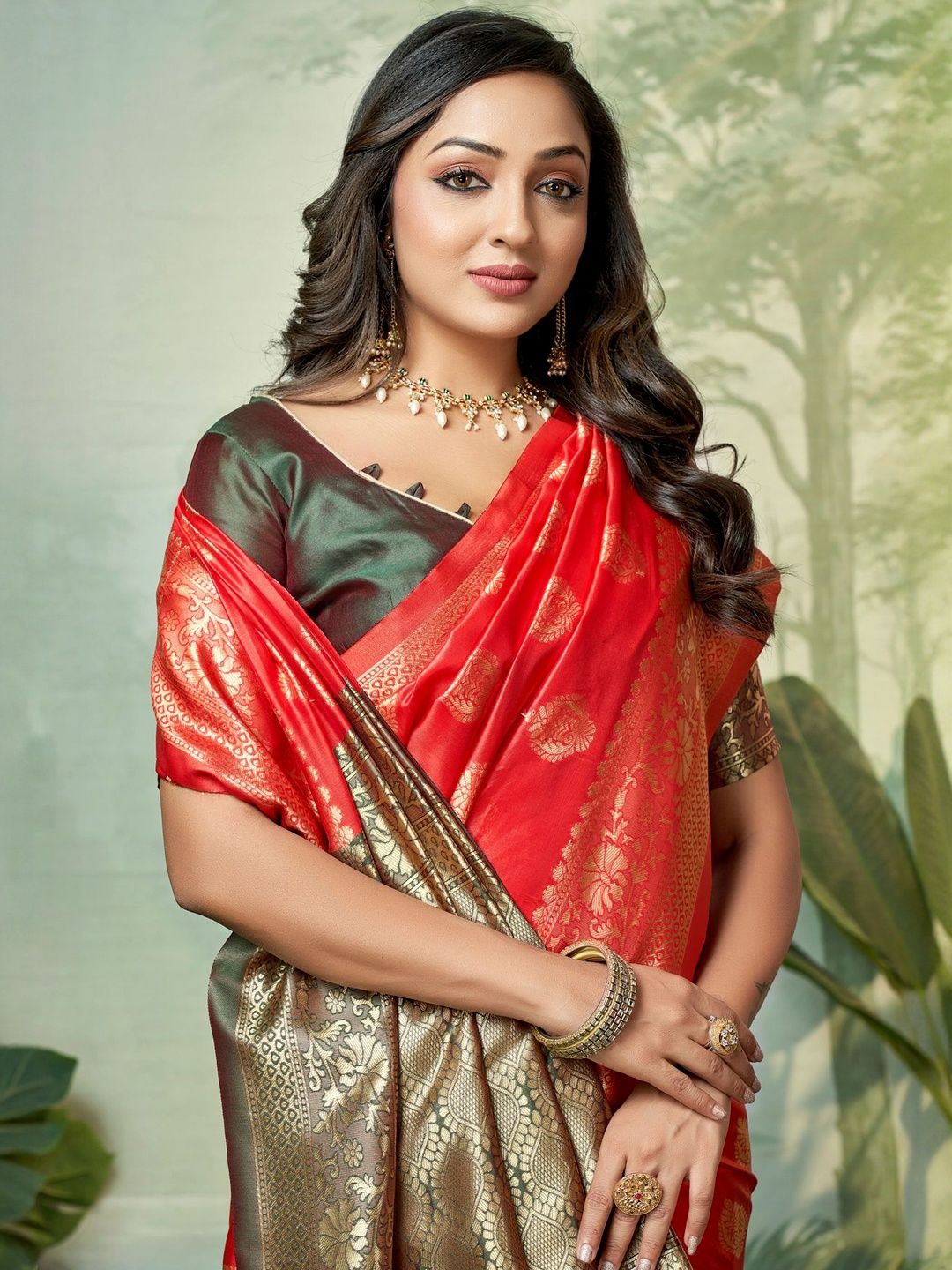 Dhimhi Women's Woven Design Zari Banarasi Saree