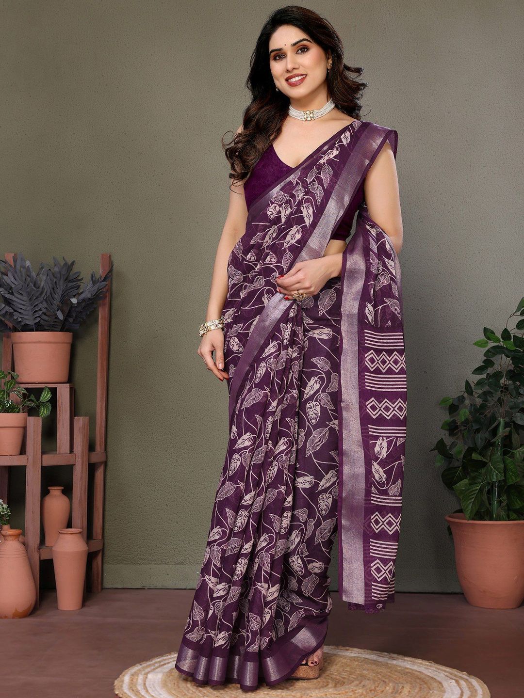 Dhimhi Women's Floral Zari Linen Blend Saree