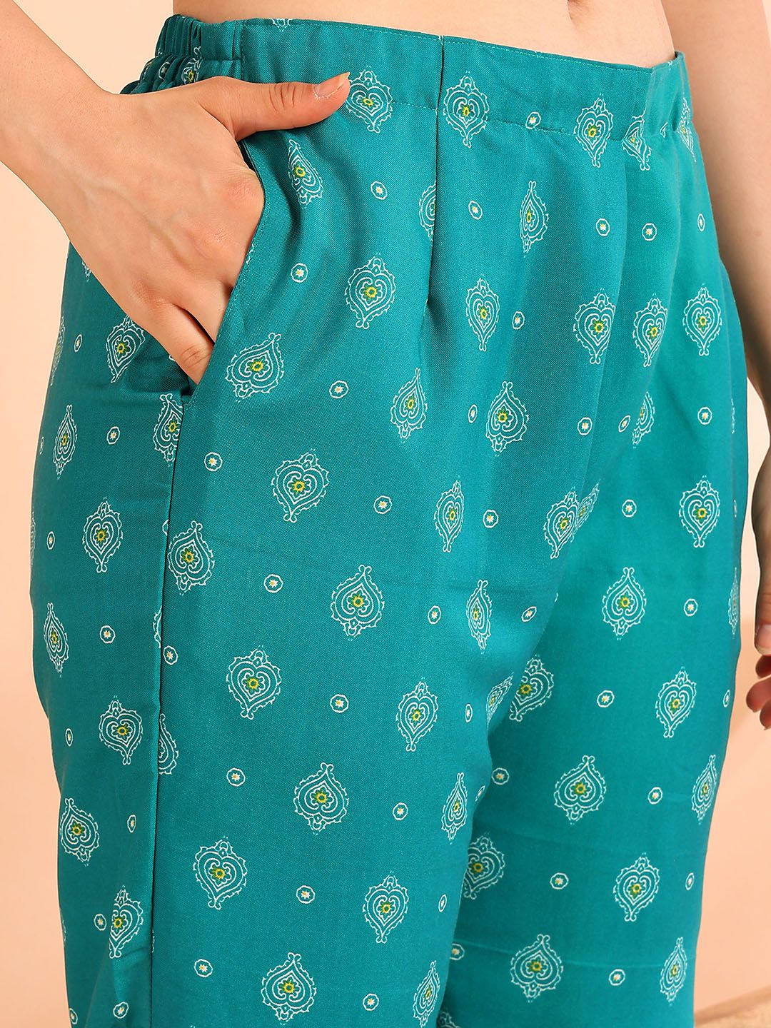 Dhimhi Women's Printed Silk Blend Kurta Sets - dhimhi