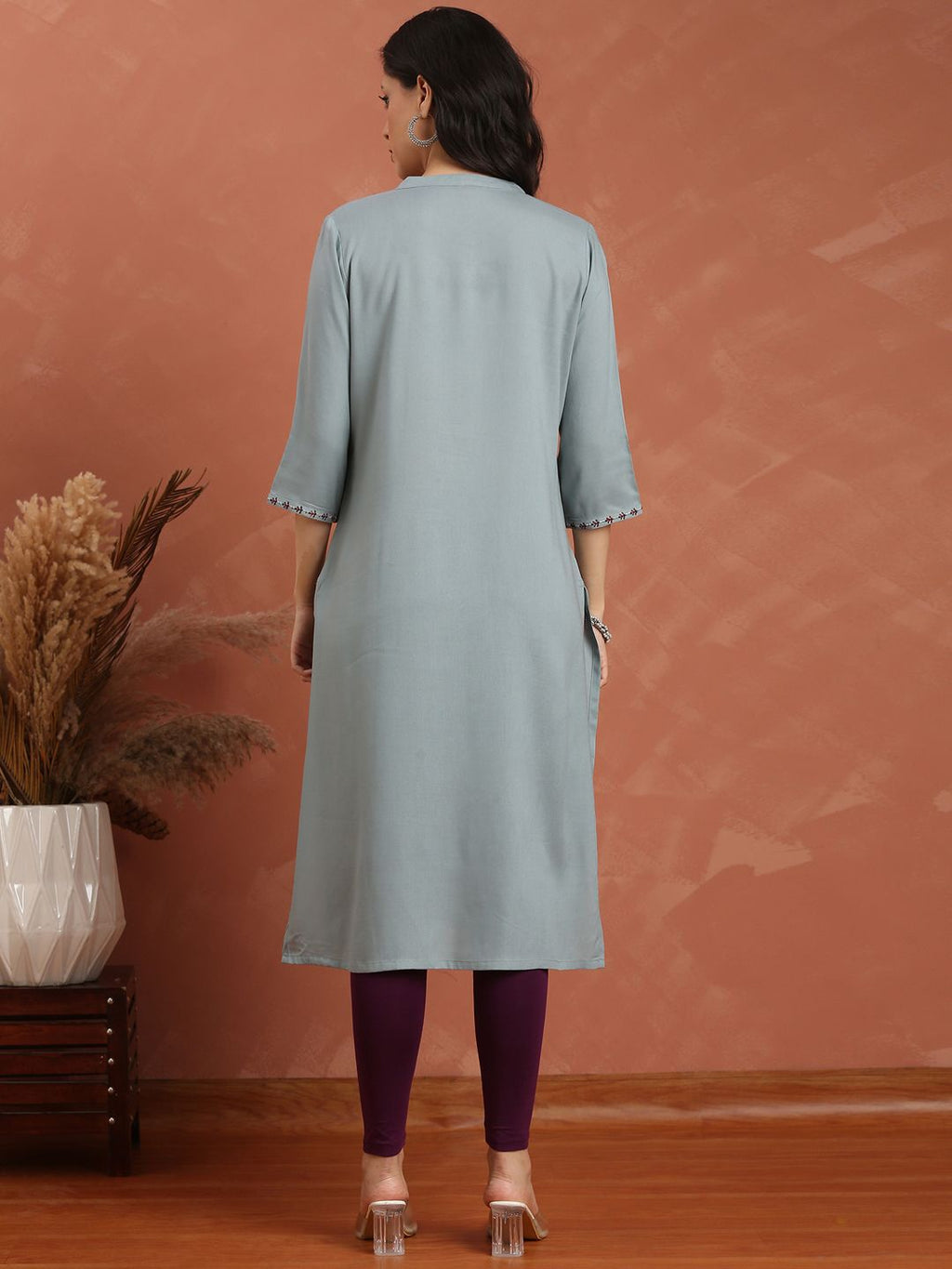 Women Floral Embroidered Straight Kurta