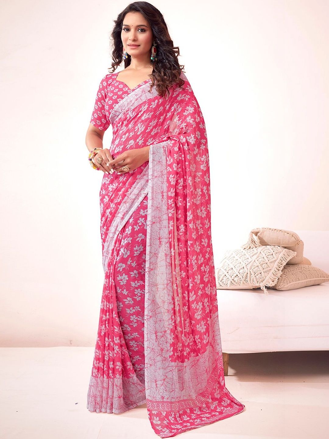 Dhimhi Women's Floral Poly Georgette Saree