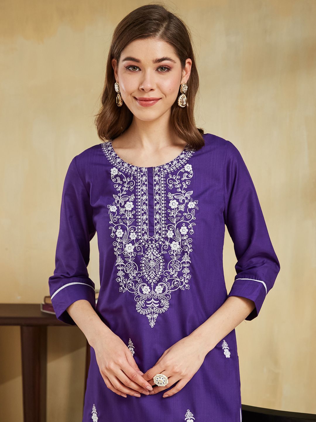 Floral Embroidered Round Neck Kurta