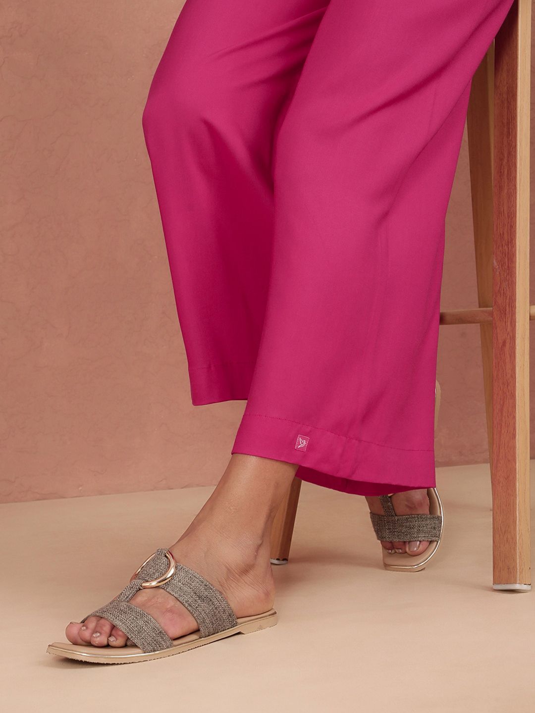 Dhimhi Women's Pink Solid Wide Leg Palazzos