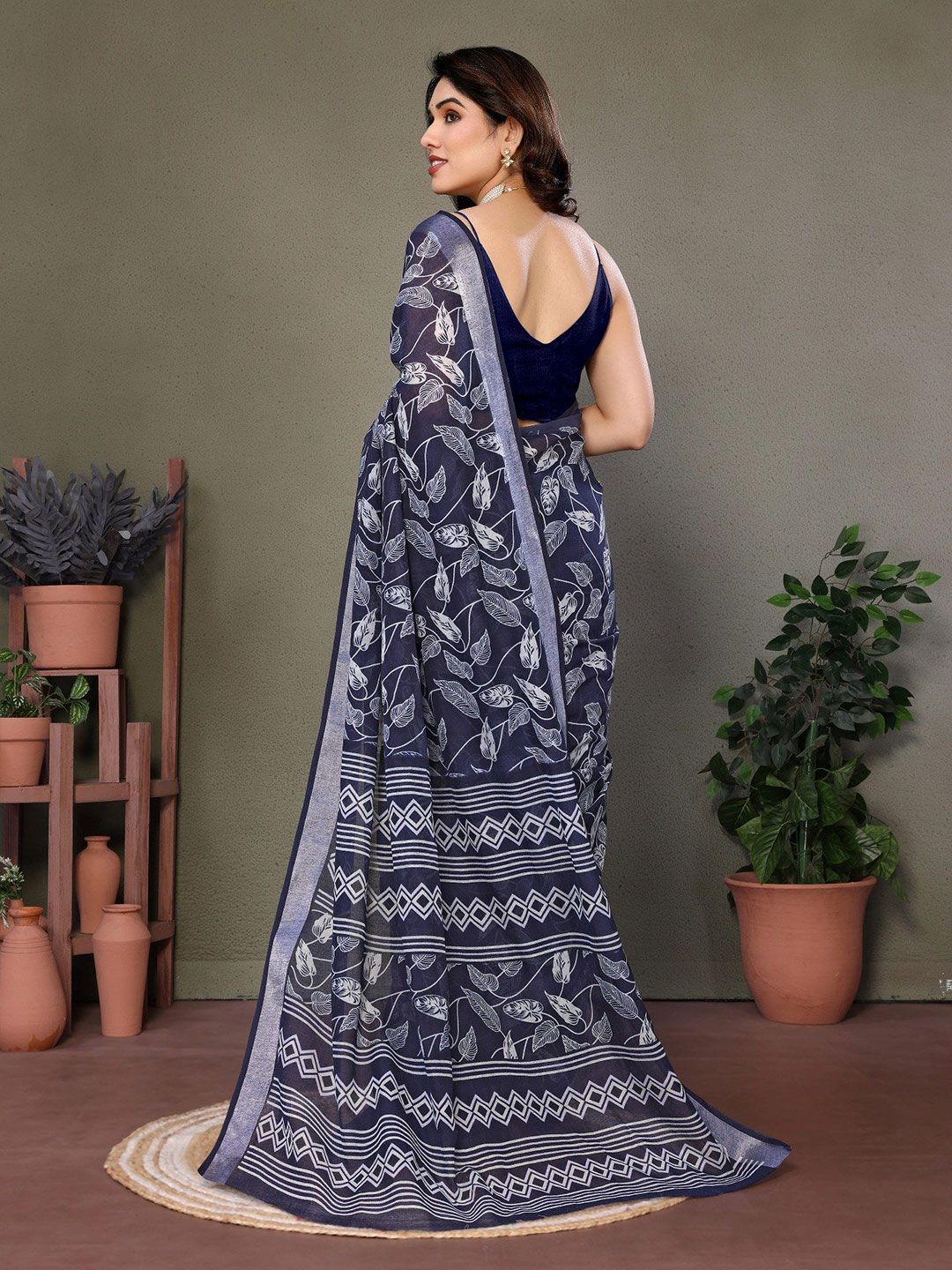 Dhimhi Women's Floral Zari Linen Blend Saree