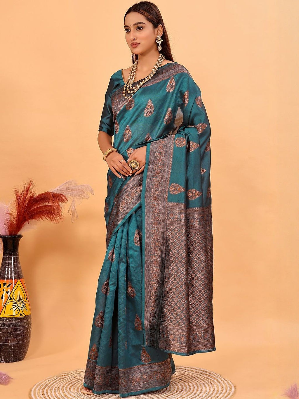 Dhimhi Women's Ethnic Motifs Woven Design Zari Banarasi Saree