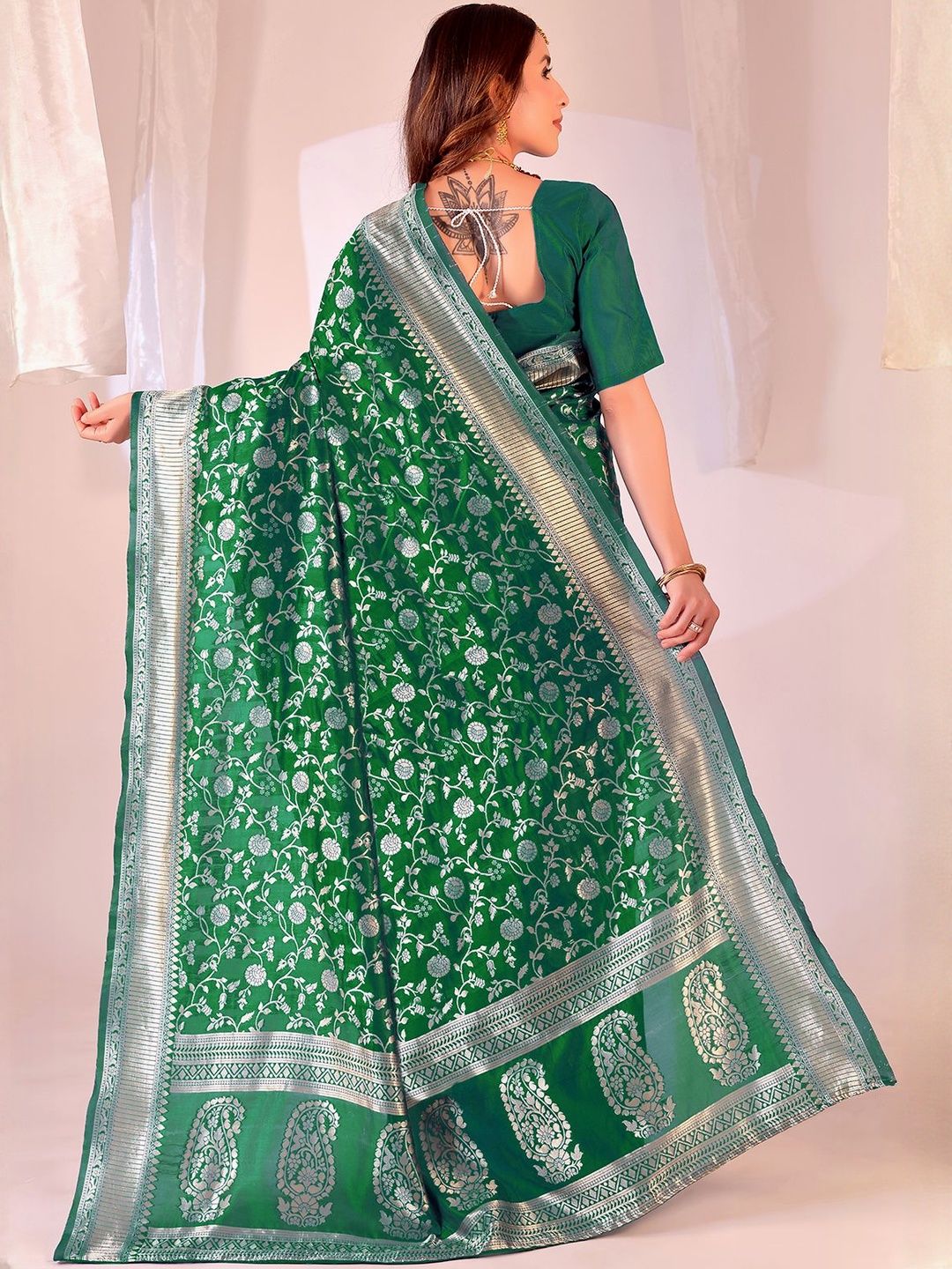 Dhimhi Women's Green Silk Cotton Woven Design Sarees