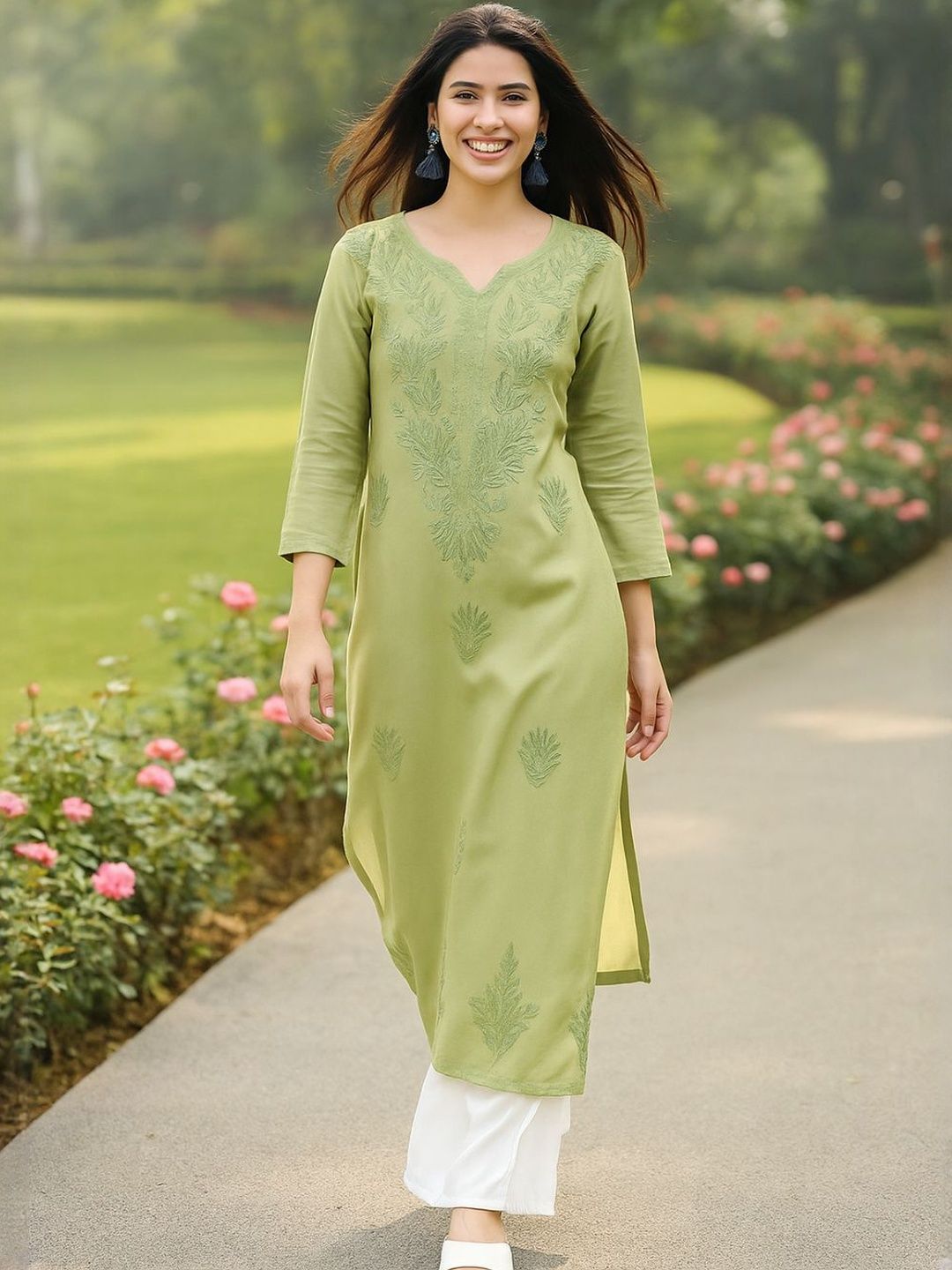 Women Floral Embroidered Chikankari Kurta