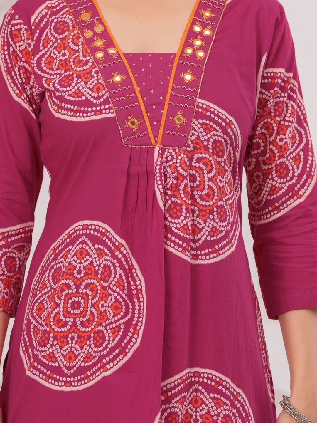 Dhimhi Women's Ethnic Motifs Printed Mirror Work Pure Cotton Straight Kurta With Trousers